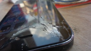 Het scherm van een kapotte iPhone
