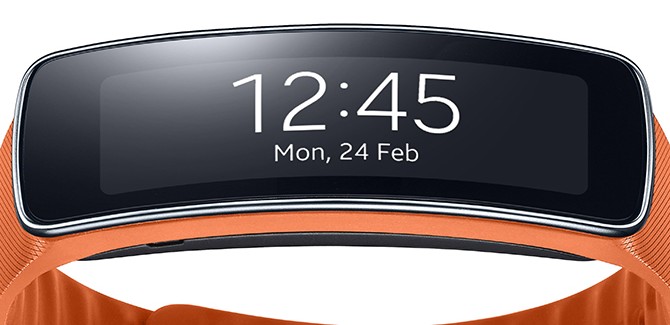 MWC 2014: Samsung Gear Fit let op je rikketik