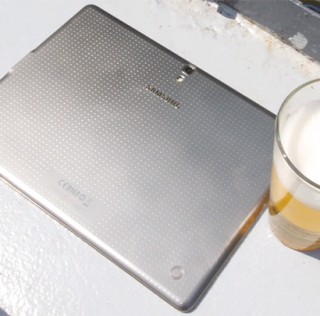 Video: Samsung Galaxy Tab S in ’t zonnetje