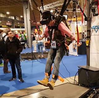 Parachutespringen met een VR-bril op