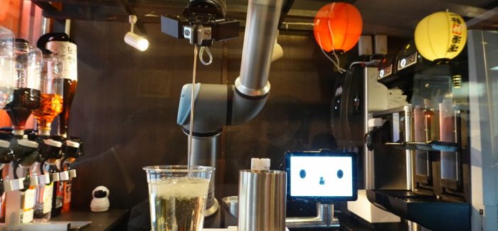 robot serveert bier