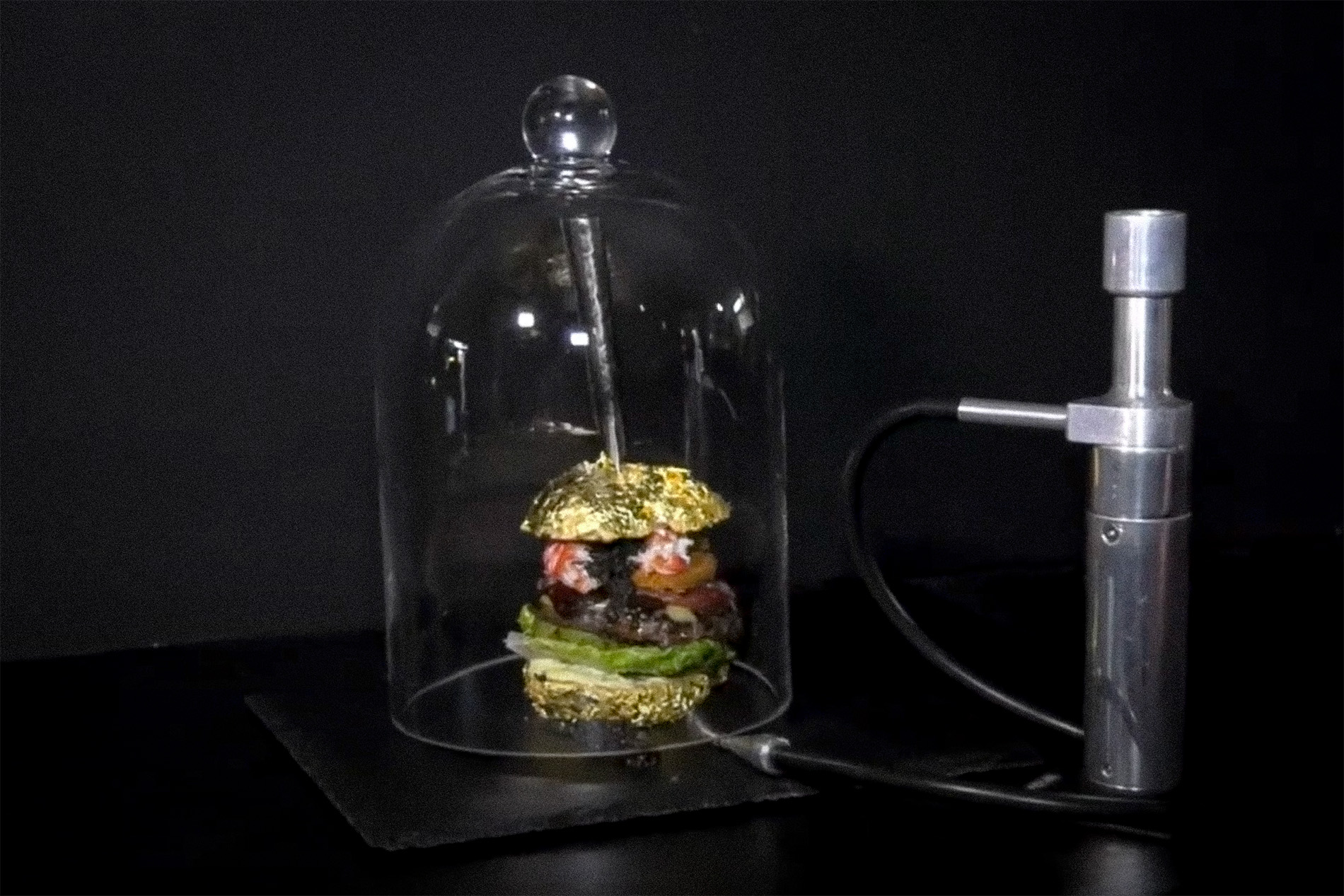 De duurste hamburger van de wereld getoond