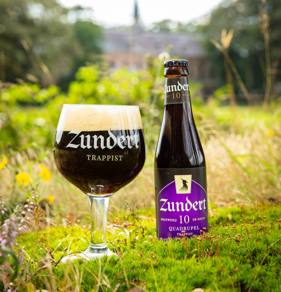Een Zundert Trappist biertje in de buitenlucht