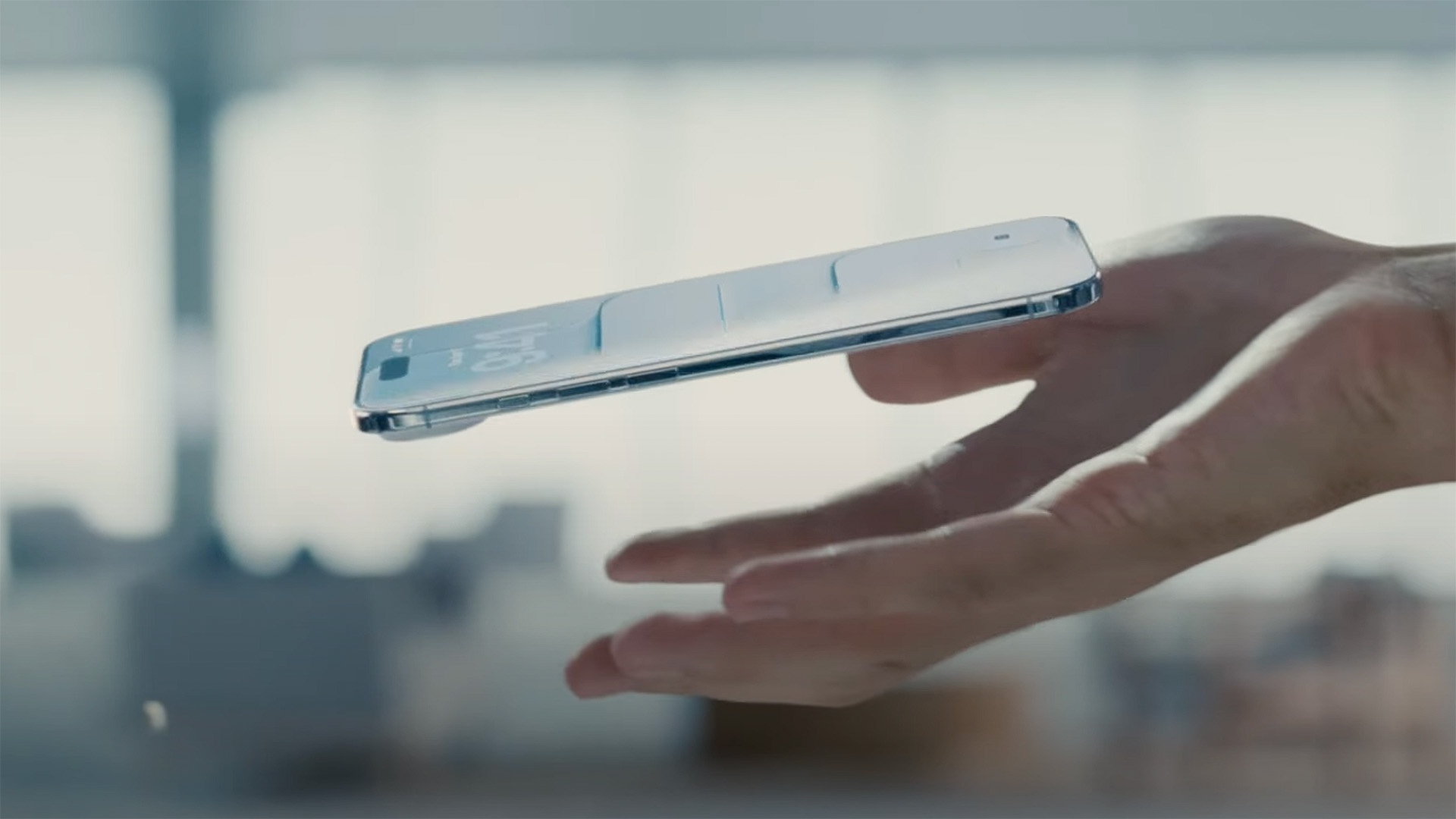 De iPhone 17 Air in iemands handpalm