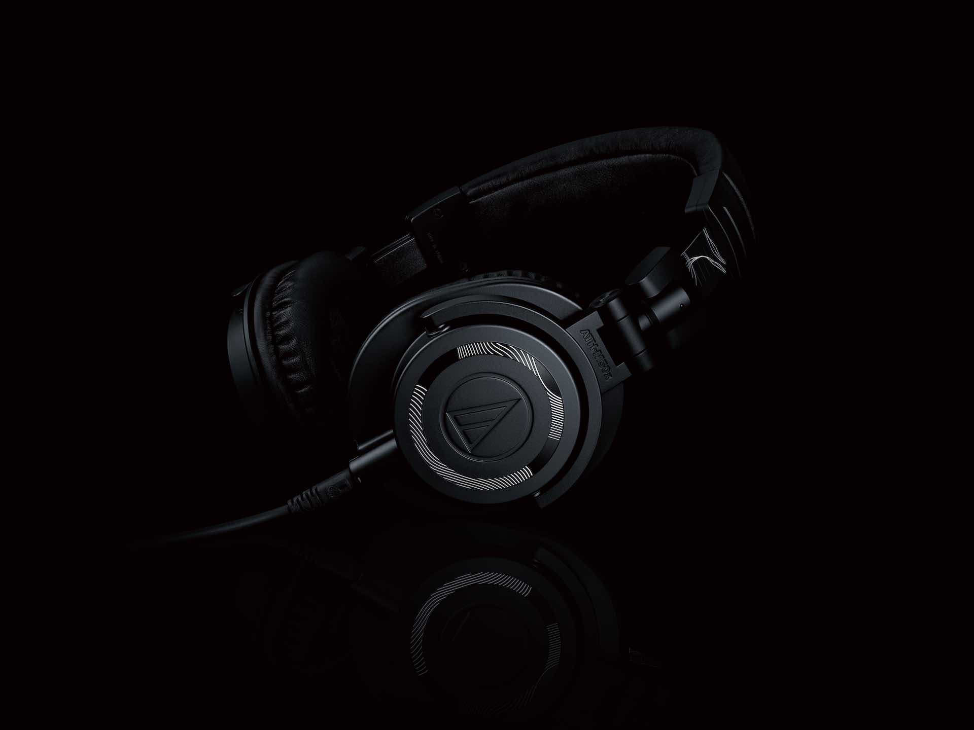 Zwart productfotootje van een headphone van Audio-Technica.