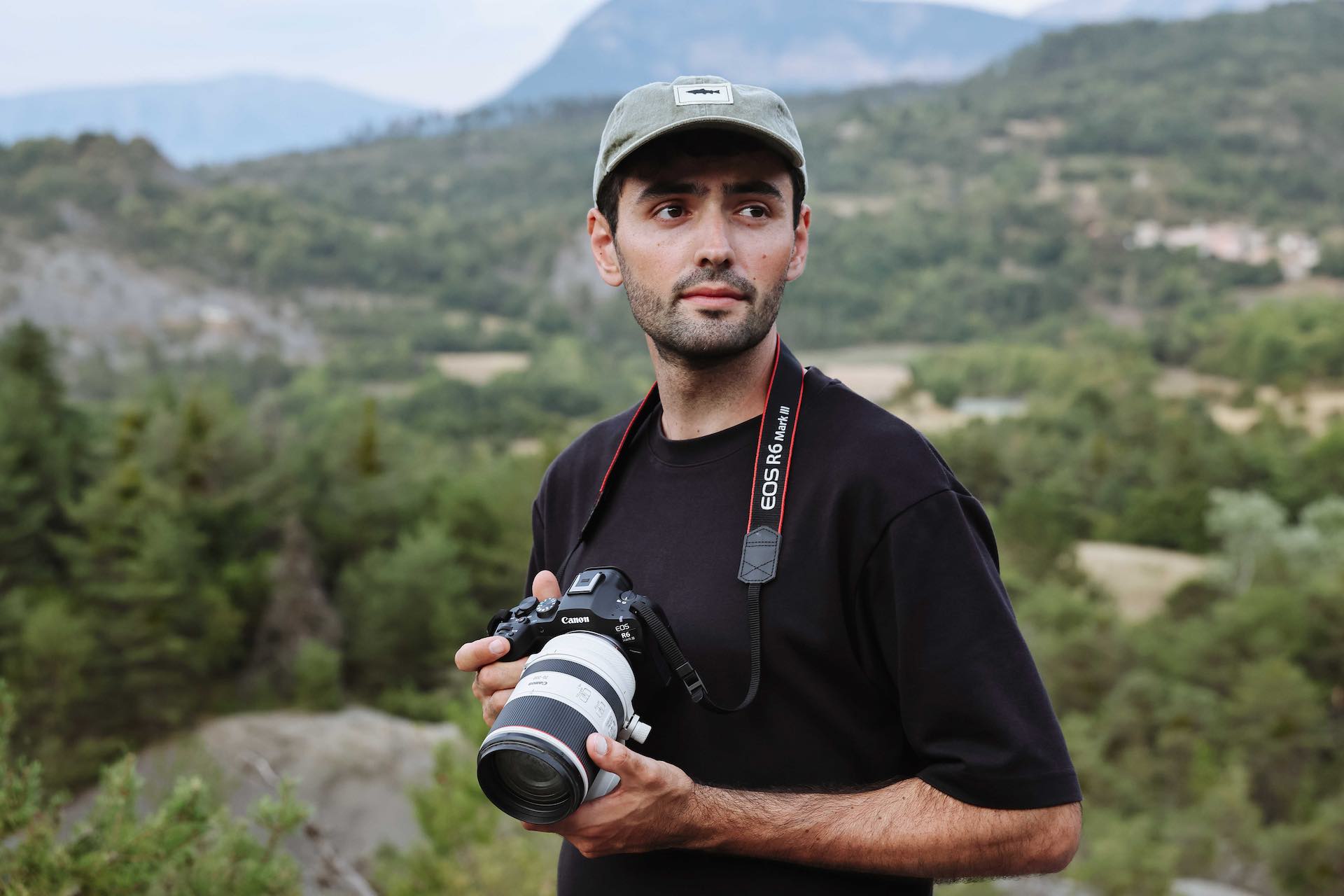 Canon EOS R6 Mark III met een fotograaf