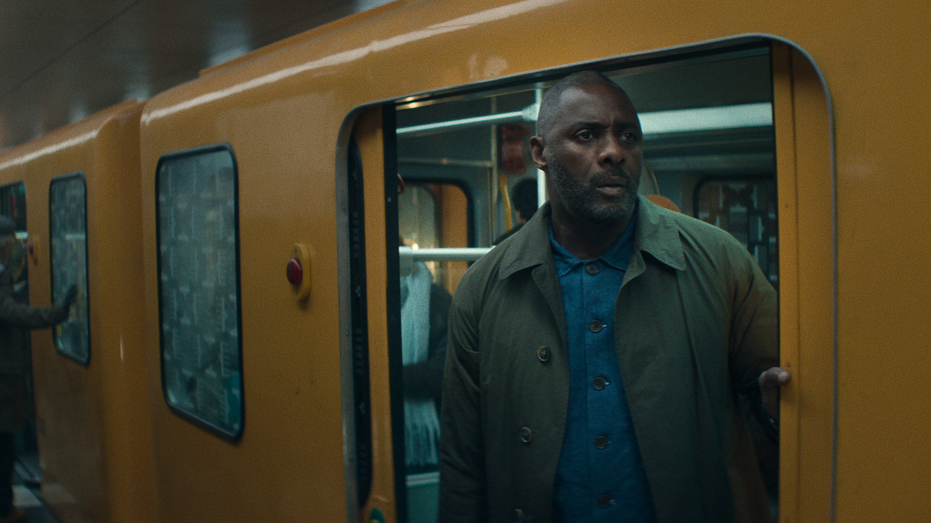 Idris Elba als Sam Nelson in Hijack Seizoen 2 op Apple TV Plus