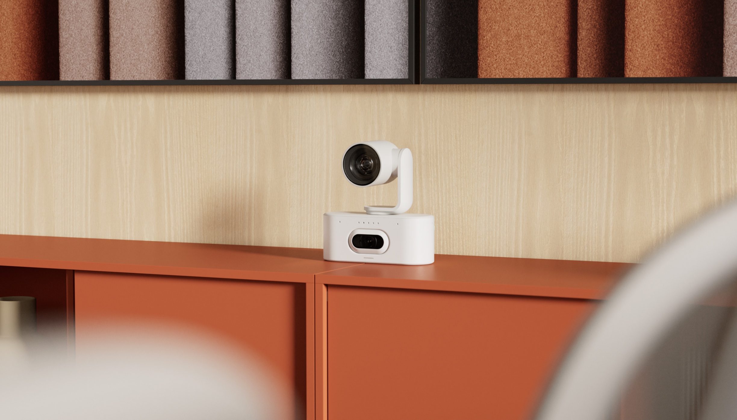 Een Logitech Rally camera in een kamer