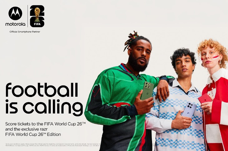 Voetballers met een motorola.