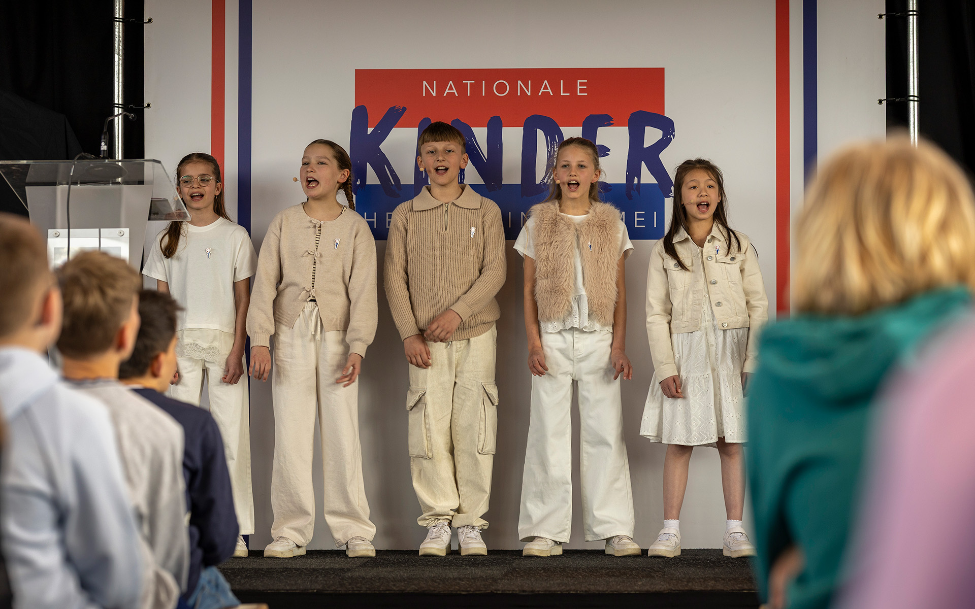 Kinderen voor Kinderen zingen tijdens Nationale Verhalendag