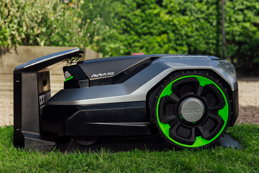 EGO wil dat je gras zichzelf regelt met nieuwe AURA-R2-robotmaaier