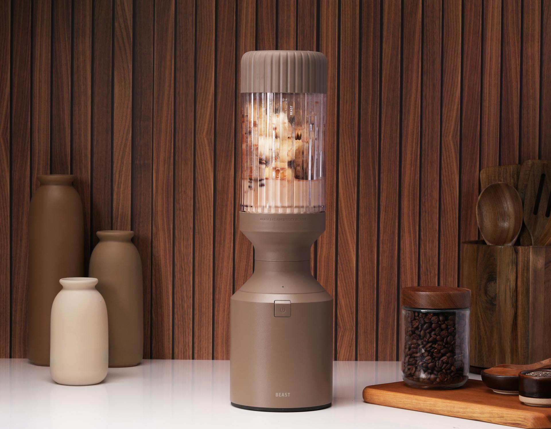 Een blender in mocha-tint.