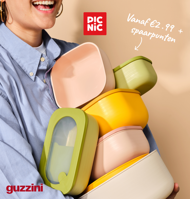 Een vrouw met een berg aan guzzini bakjes.