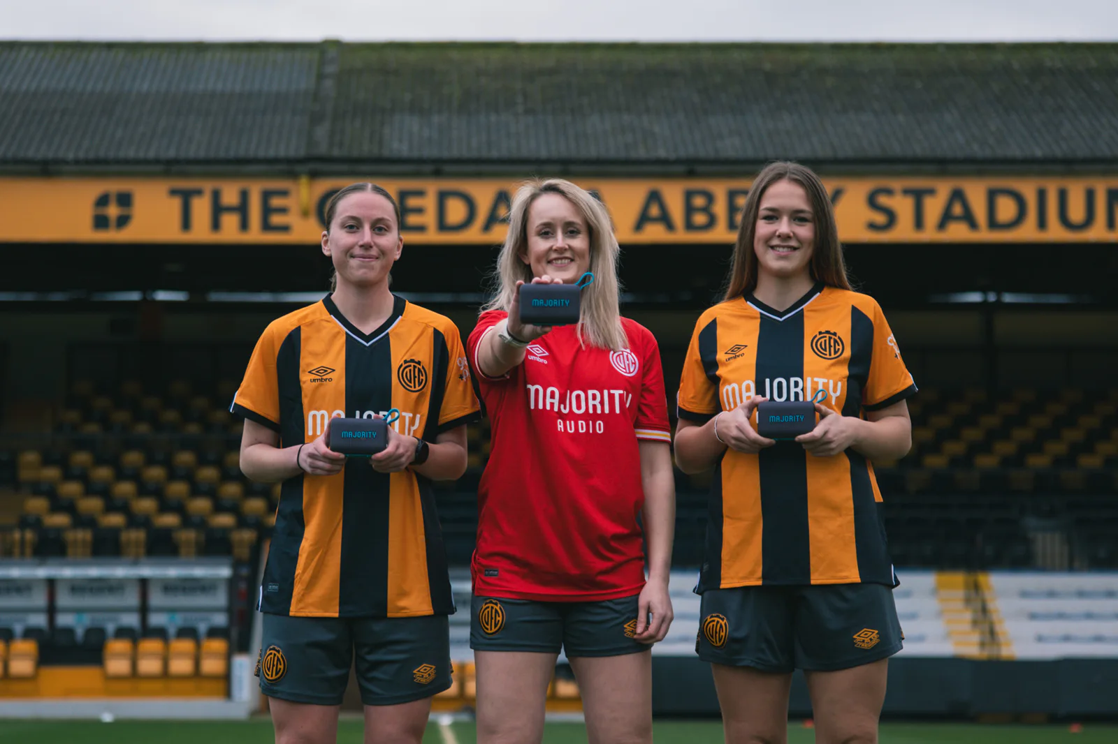 Duizenden speakers tegelijk: voetbalclub en audiomerk verbreken opvallend Bluetooth-record